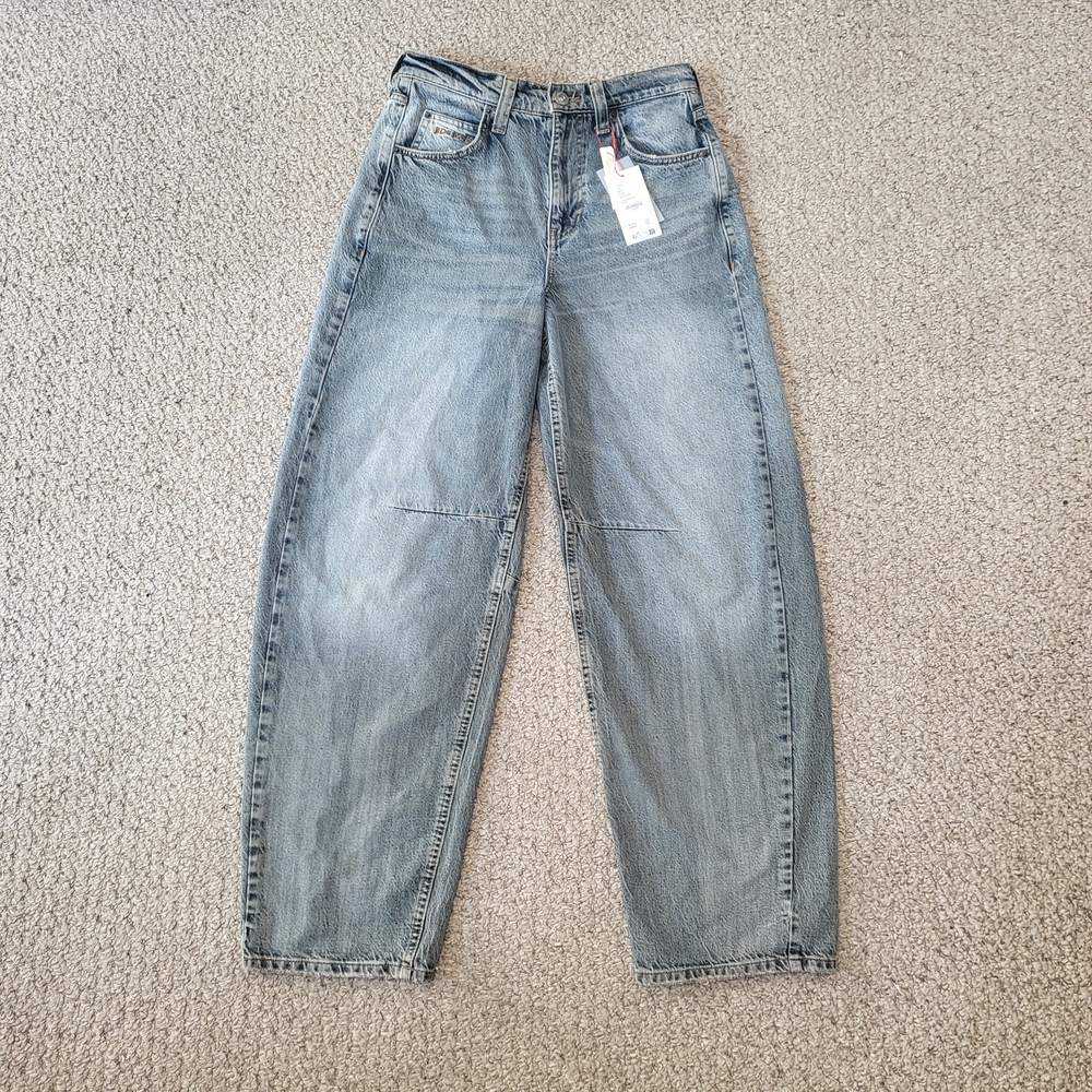 BDG Logan Boyfriend Light Blue Denim Jeans 26 Urban Outfitters